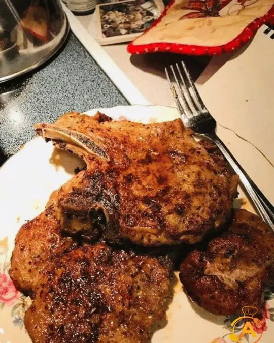 GARLIC BUTTER JUICY PORK CHOPS