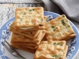 Green Onion Crackers