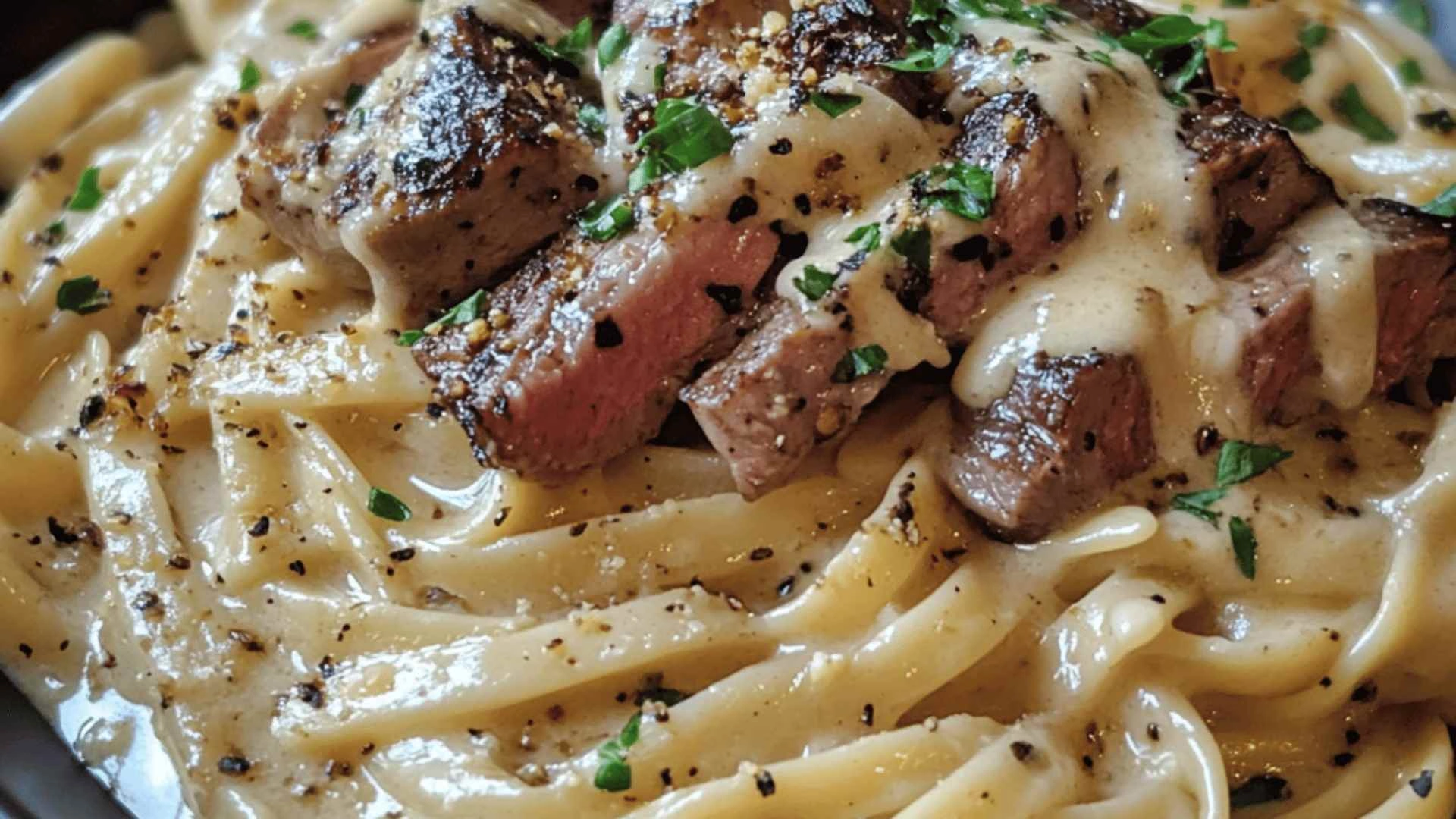 Creamy Garlic Steak Alfredo